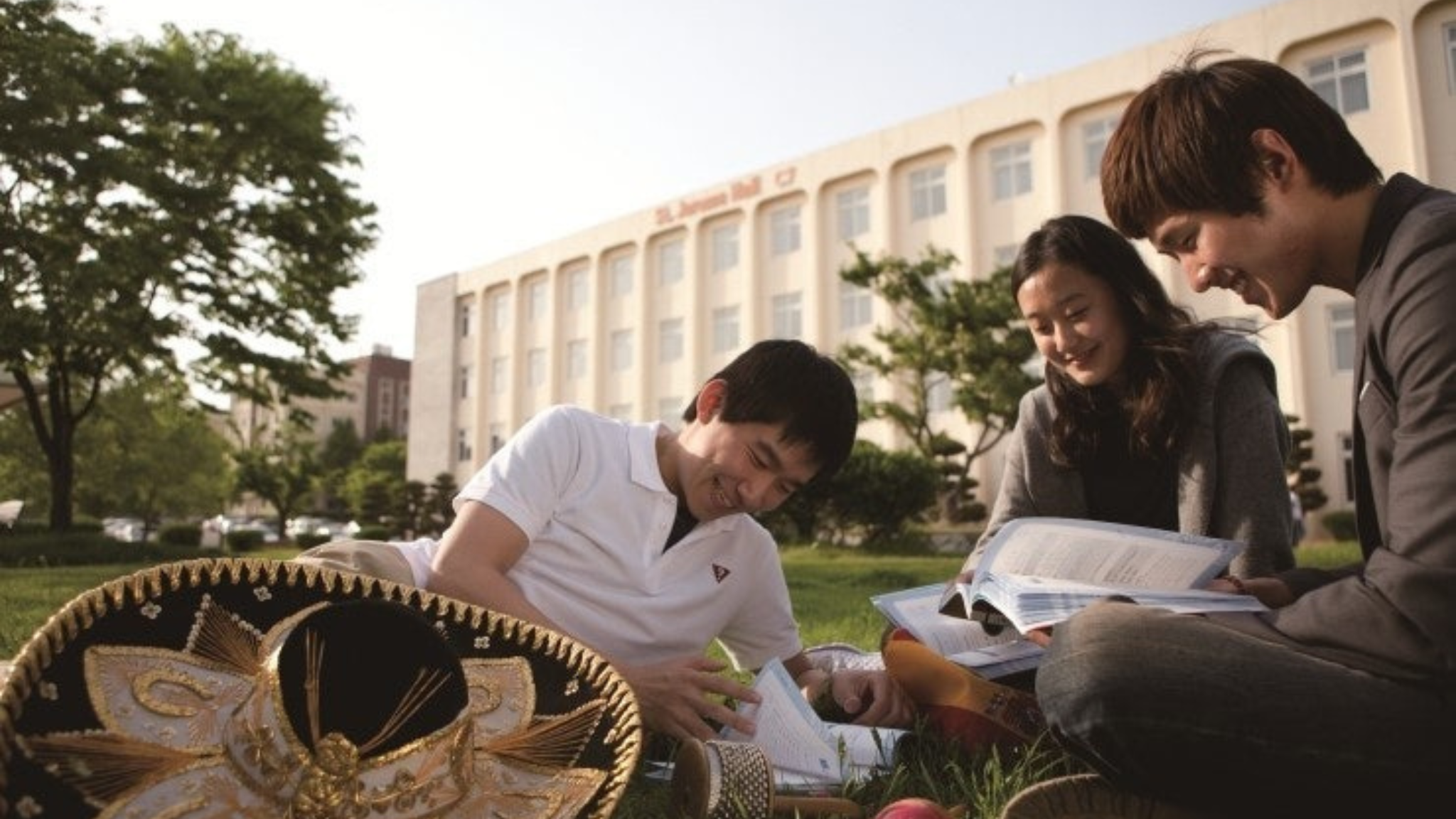 Sinh viên học tập tại Daegu Catholic