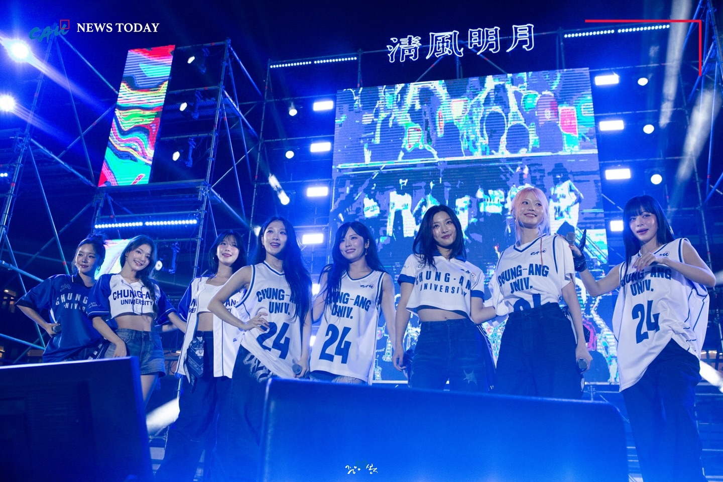 Idol biểu diễn tại lễ hội trường