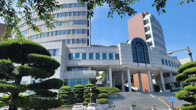 Trường tư thục tại Busan