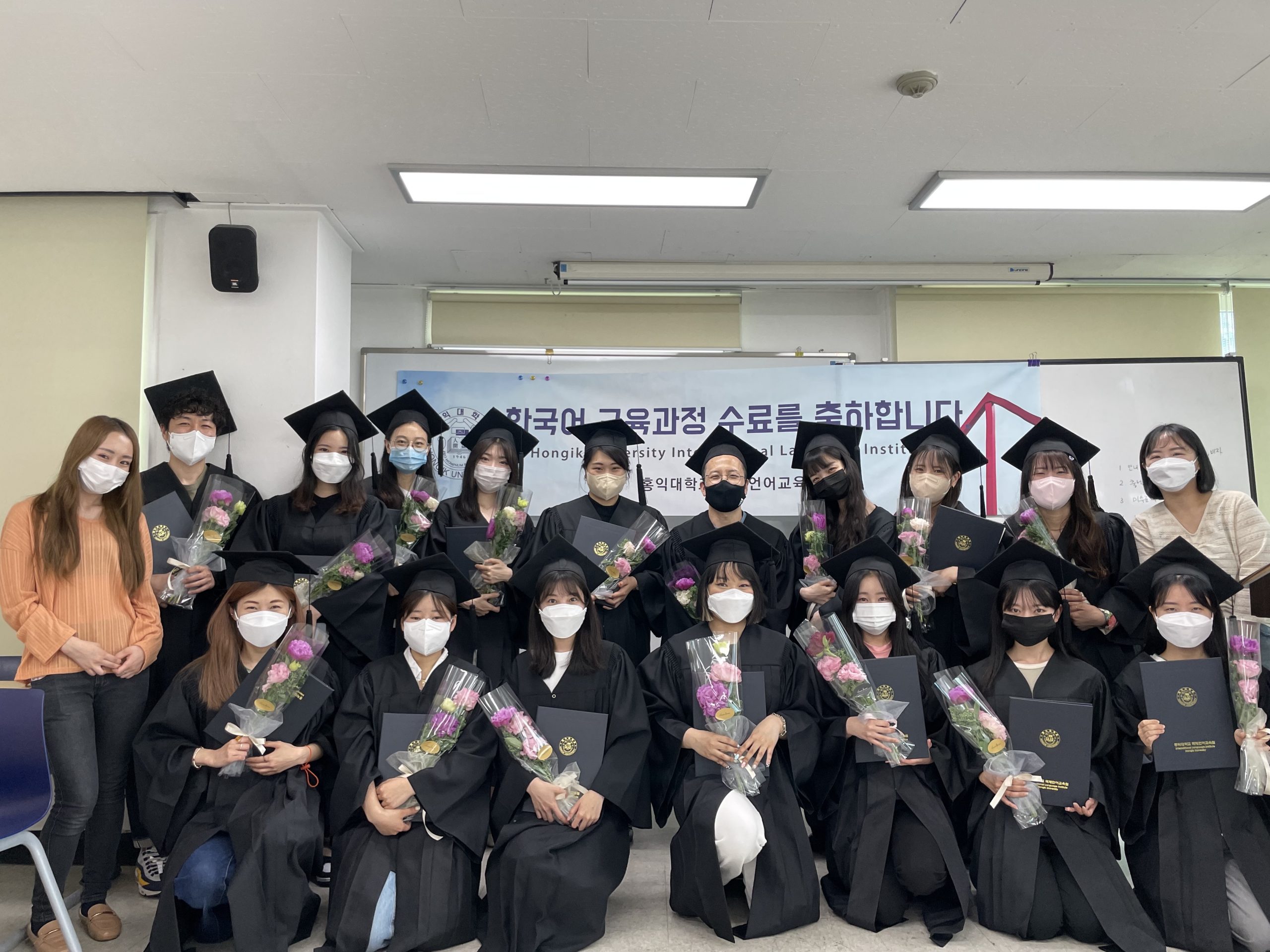 Du học sinh học tiếng tại trường