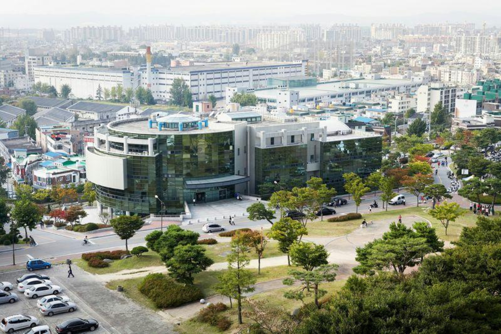 Khuôn viên Đại học Quốc gia Incheon