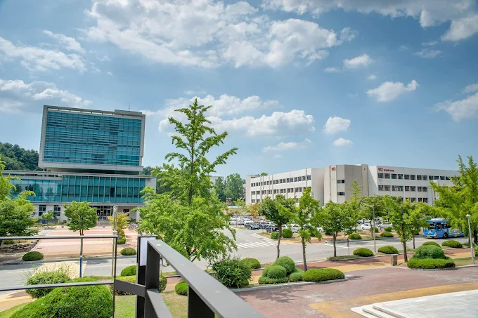 Trường đại học quốc gia Chungnam được các chuyên gia đánh giá là một trong 300 trường đại học suất sắc nhất thế giới về lĩnh vực công nghệ và cơ kh