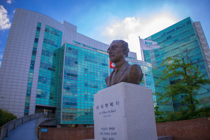 Trường Đại học Soongsil được thành lập vào năm 1897 bởi Tiến sĩ người Mỹ William M.Baird