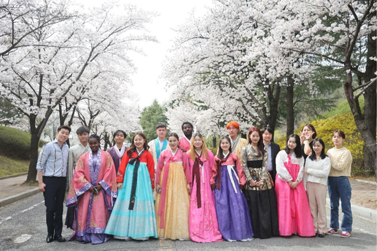 sinh viên quốc tế tại Toàn cảnh Đại học Daekyeung