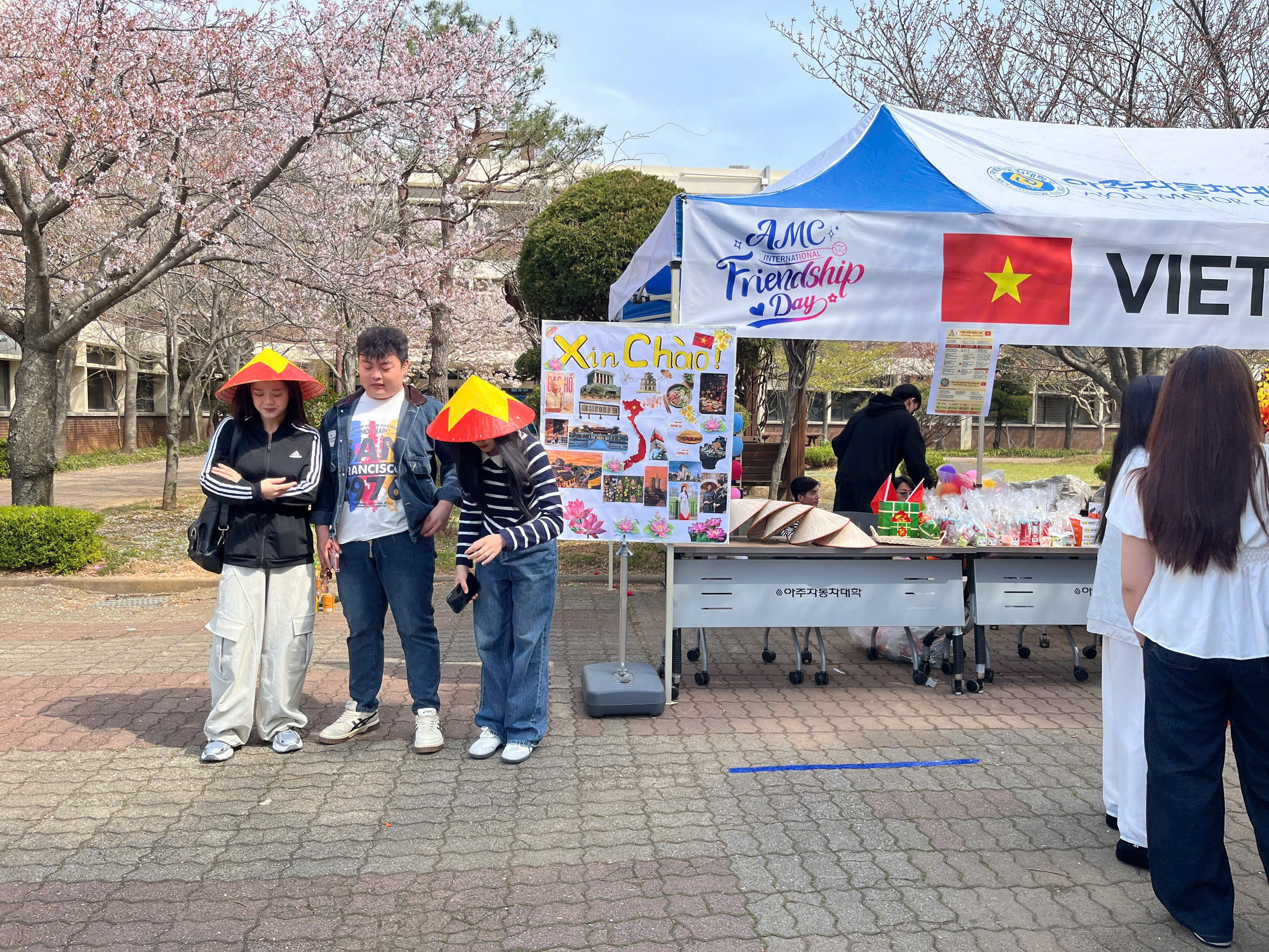 Chương trình giao lưu văn hóa tại trường đại học