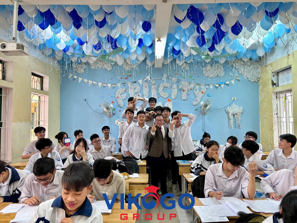 Vikogo-dong-hanh-cung-hoc-sinh-lop-lop-12-mien-bac-voi-chuong-trinh-hoc-tieng-han-online-mien-phi 1